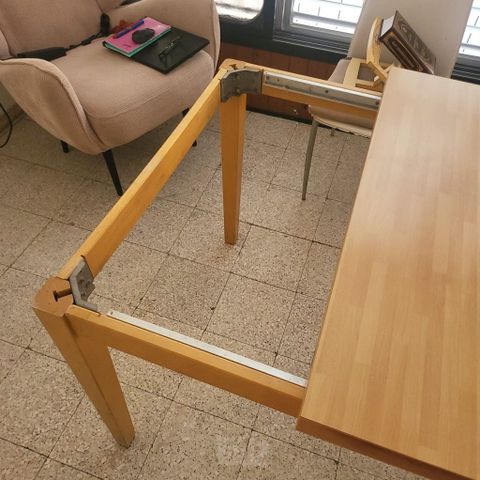 שולחן עץ