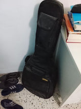 גיטרה YAMAHA C40 וguitare