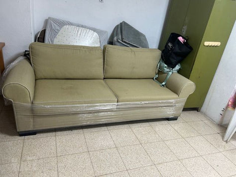 ספה יפה. ומושלמת כחדשה נוחה