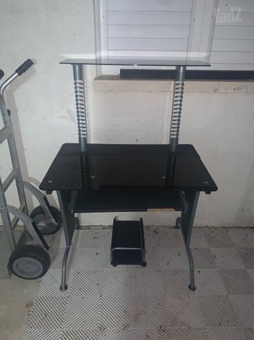 מחשב עם מסך