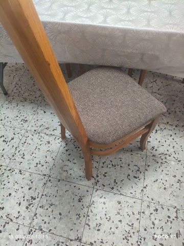שולחן נפתח מעץ