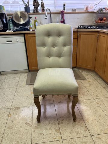 כיסאות
