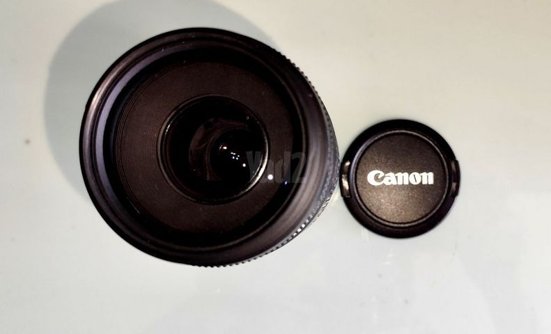 עדשת זום Canon