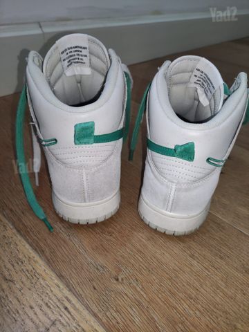 נעלי סניקרס Nike
