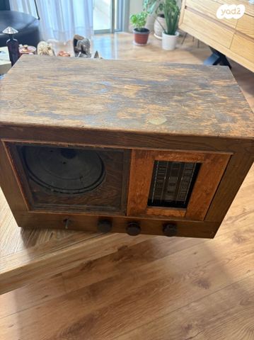 רדיו Bush Radio דגם AC81.