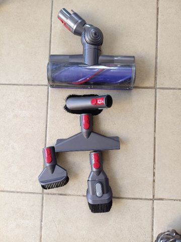 דייסון V8