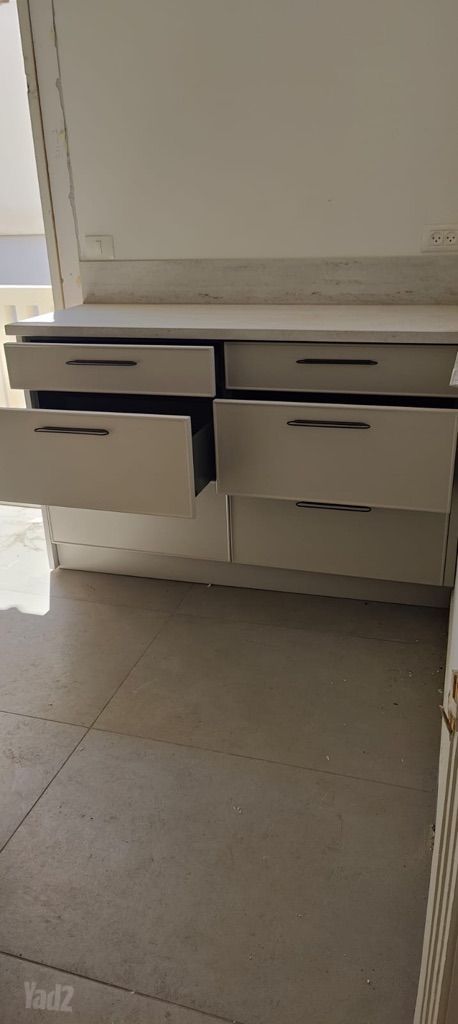 מִטְבָּח AVIVI KITCHEN