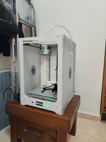 מדפסת ultimaker 3 extended