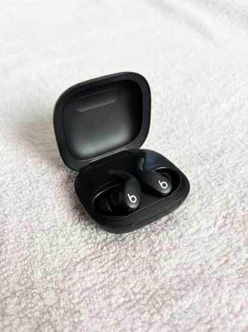 אוזניות Apple powerbeats fit