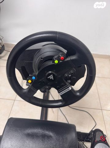 סימולטור נהיגהthrustmaster
