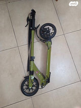 קורקינט עם בולמי זעזועים