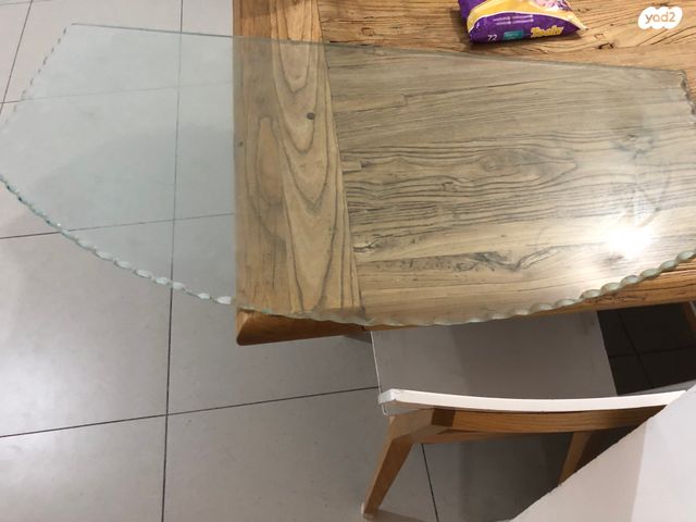 מדף מזכוכית